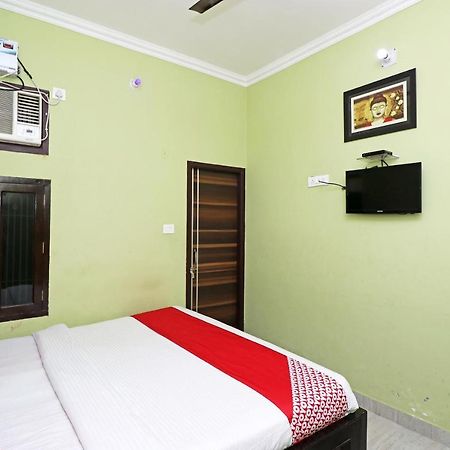 Capital O 11480 Hotel Blue Star Βαρανάσι Εξωτερικό φωτογραφία