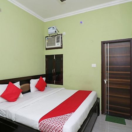 Capital O 11480 Hotel Blue Star Βαρανάσι Εξωτερικό φωτογραφία