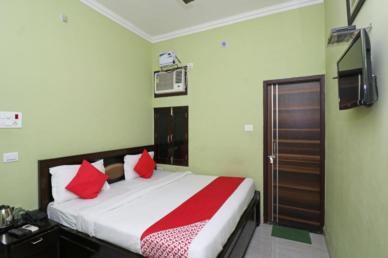 Capital O 11480 Hotel Blue Star Βαρανάσι Εξωτερικό φωτογραφία