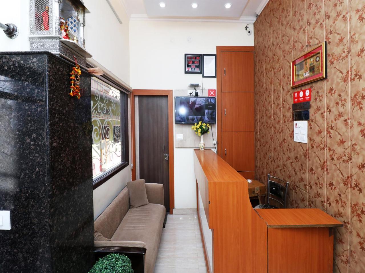 Capital O 11480 Hotel Blue Star Βαρανάσι Εξωτερικό φωτογραφία