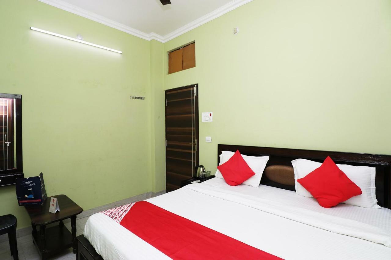 Capital O 11480 Hotel Blue Star Βαρανάσι Εξωτερικό φωτογραφία